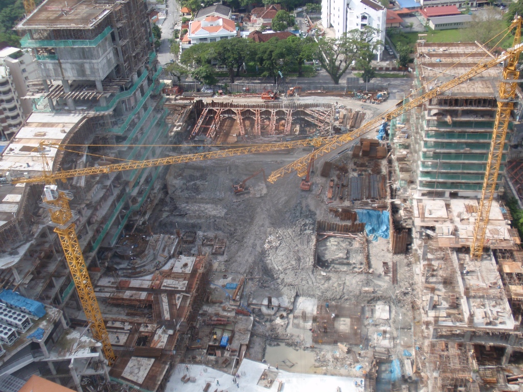 Gurney Paragon Shopping Complex